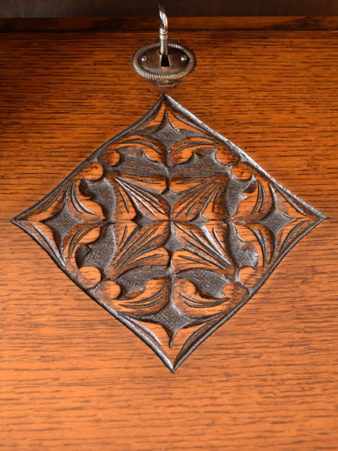 アンティークらしい彫