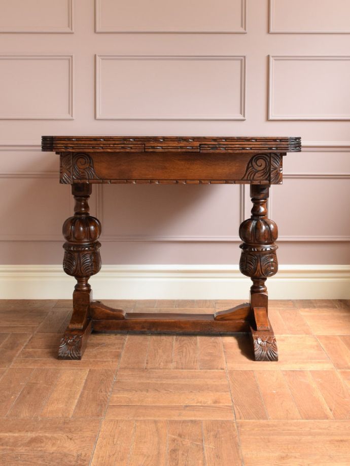 伸長式テーブルの側面