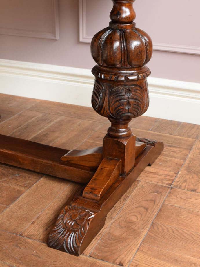 アンティークテーブルの脚