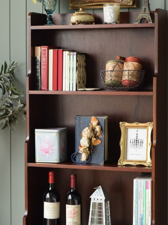 アンティークのオープンシェルフ