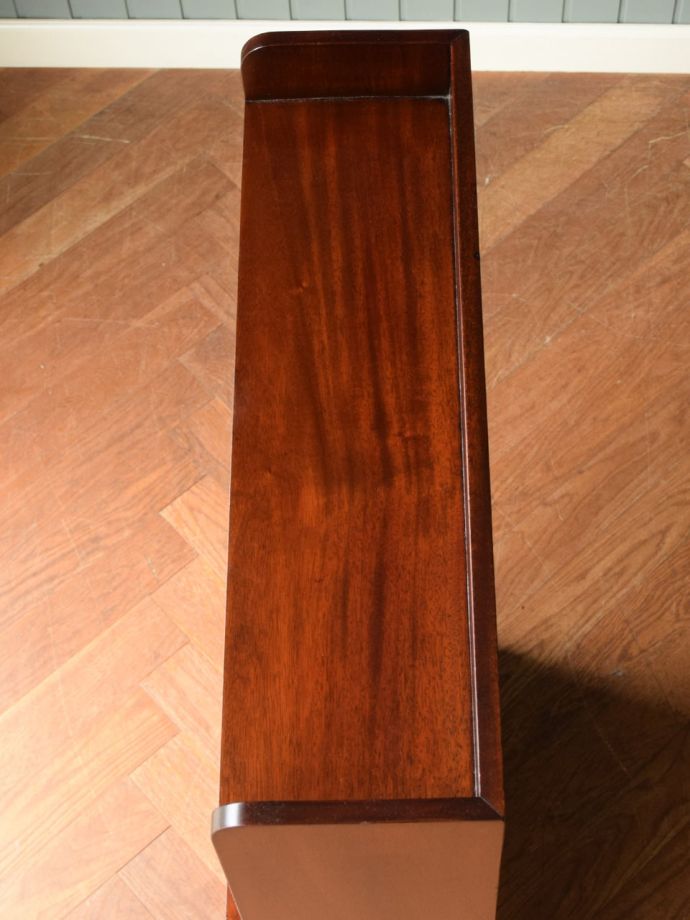 アンティーク本棚の天板