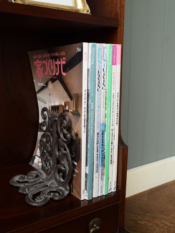 収納たっぷりのオープンシェルフ