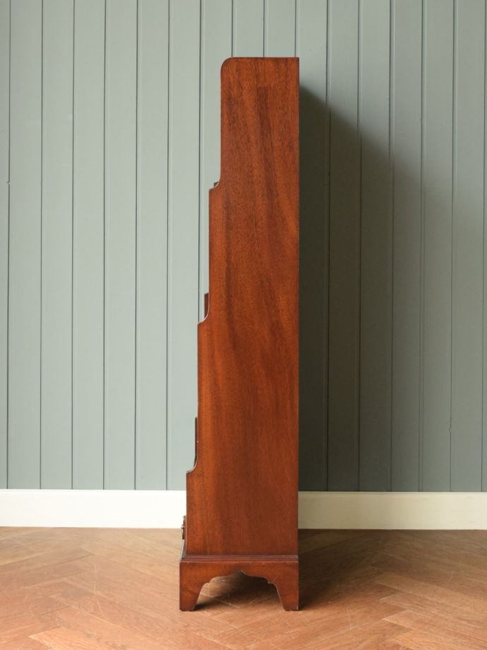 オープンシェルフの側面