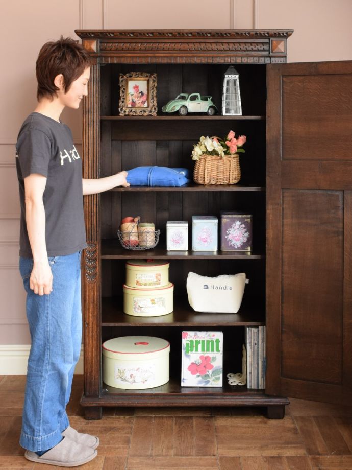 アンティーク家具らしさが漂うワードローブ