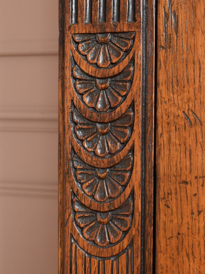 アンティーク家具らしい装飾