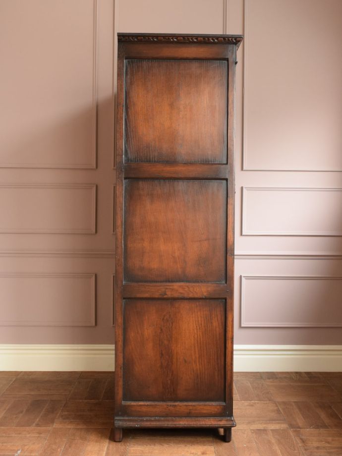 キャビネットの側面