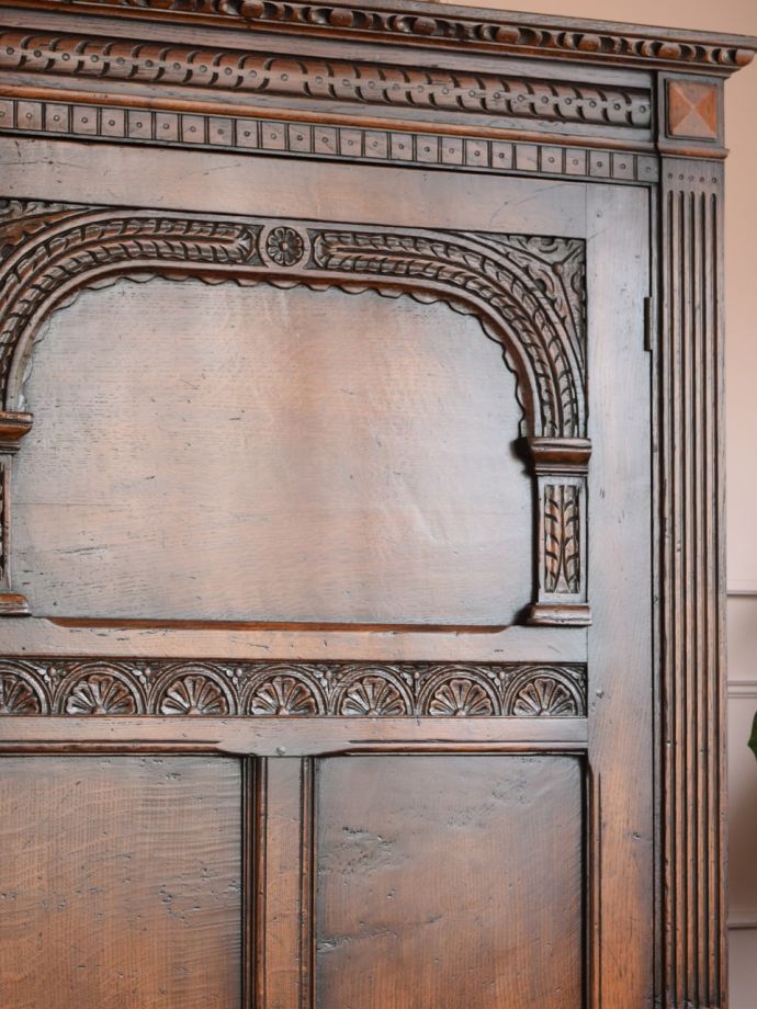 アンティーク家具らしさが漂う装飾