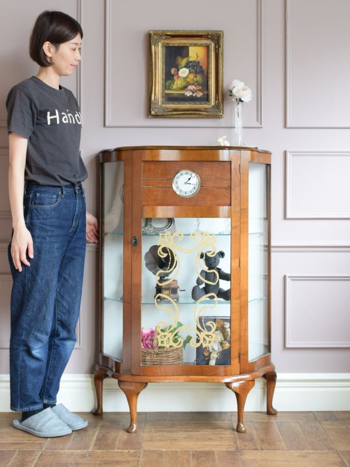 英国アンティークのガラスキャビネット