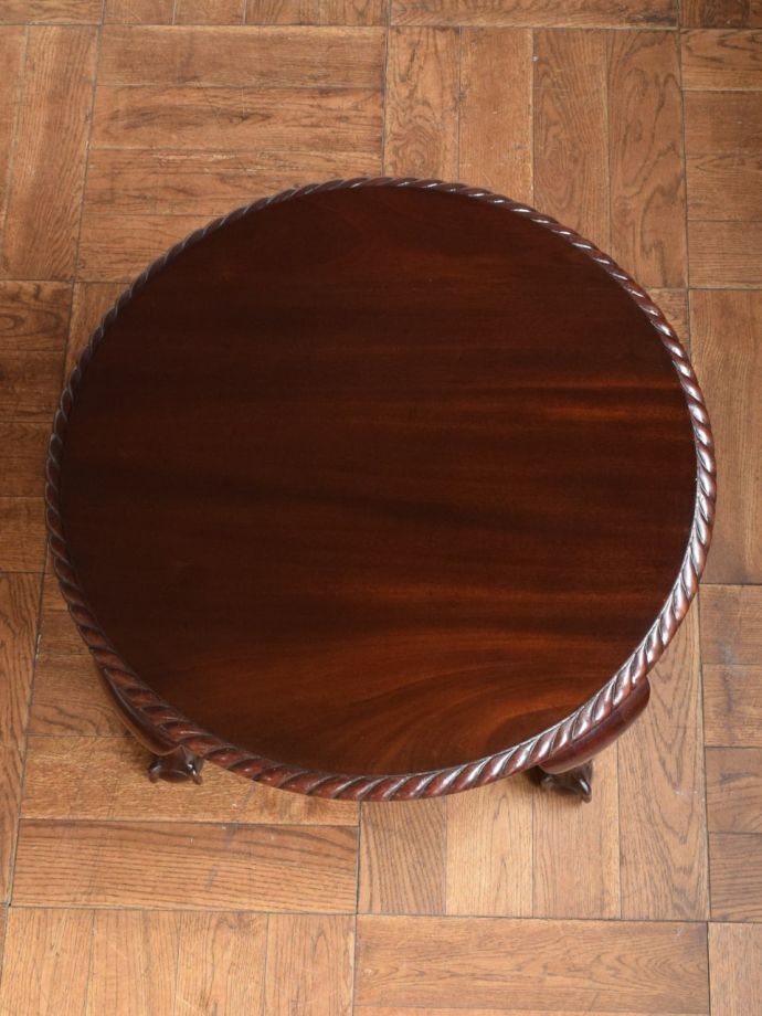 アンティークのテーブルの天板