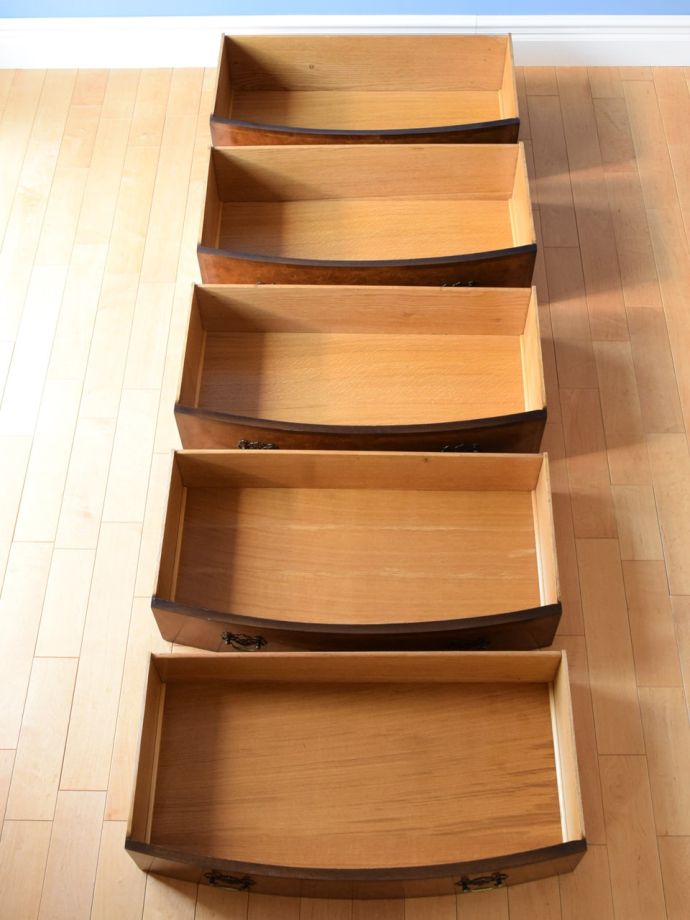 おしゃれなチェストの引き出しの中