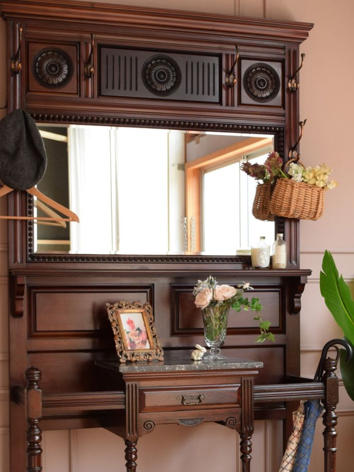 英国アンティークの玄関収納家具、ミラーが付いたおしゃれなホール