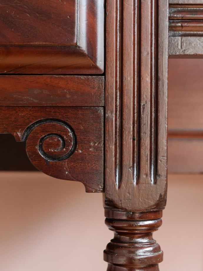 アンティーク家具の装飾