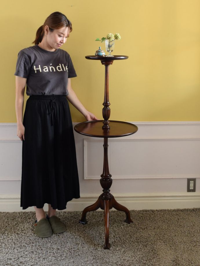 イギリスアンティークのテーブル