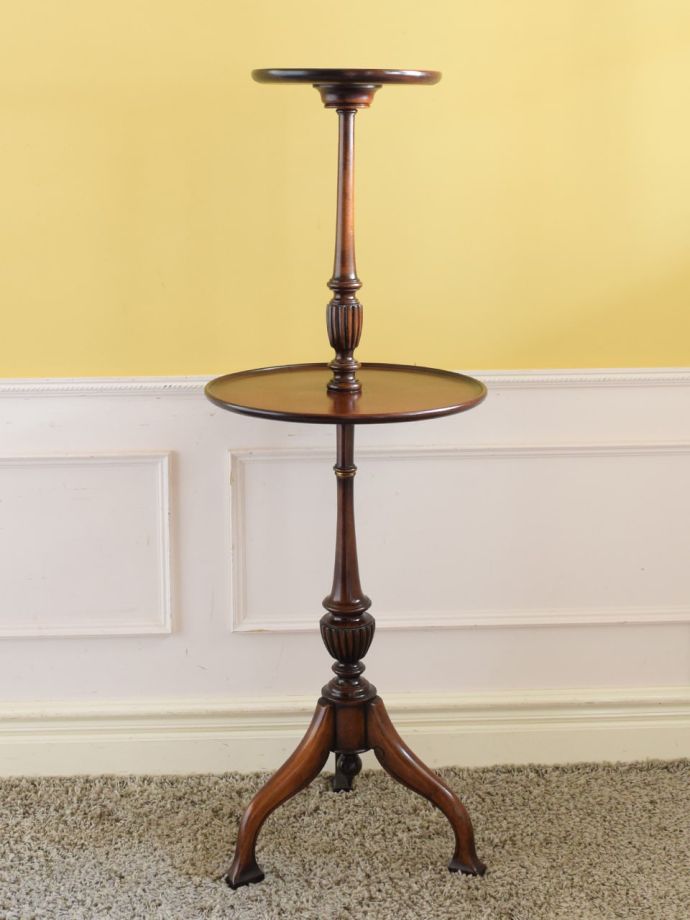 アンティークテーブルの側面