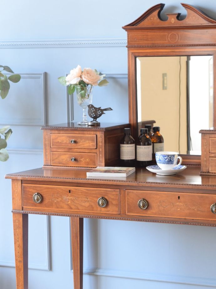 ドレッサーの美しい杢目