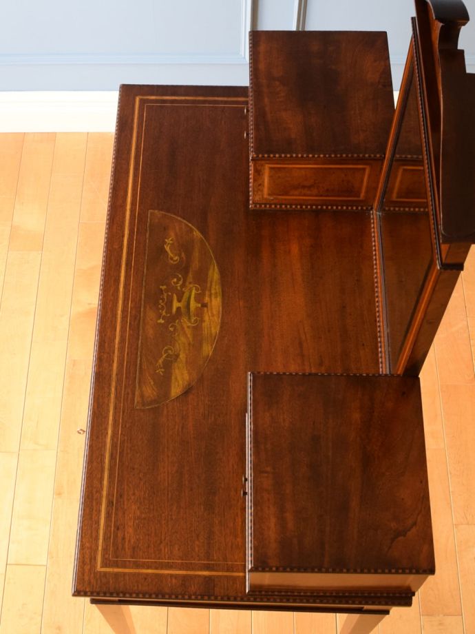 アンティークドレッサーの天板