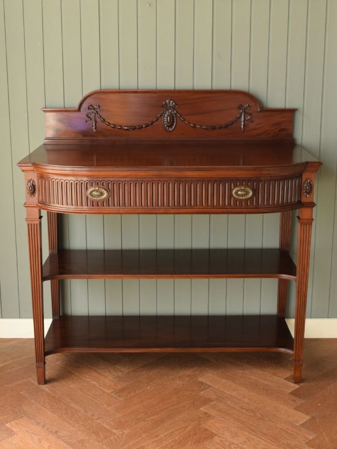 アンティーク家具の棚