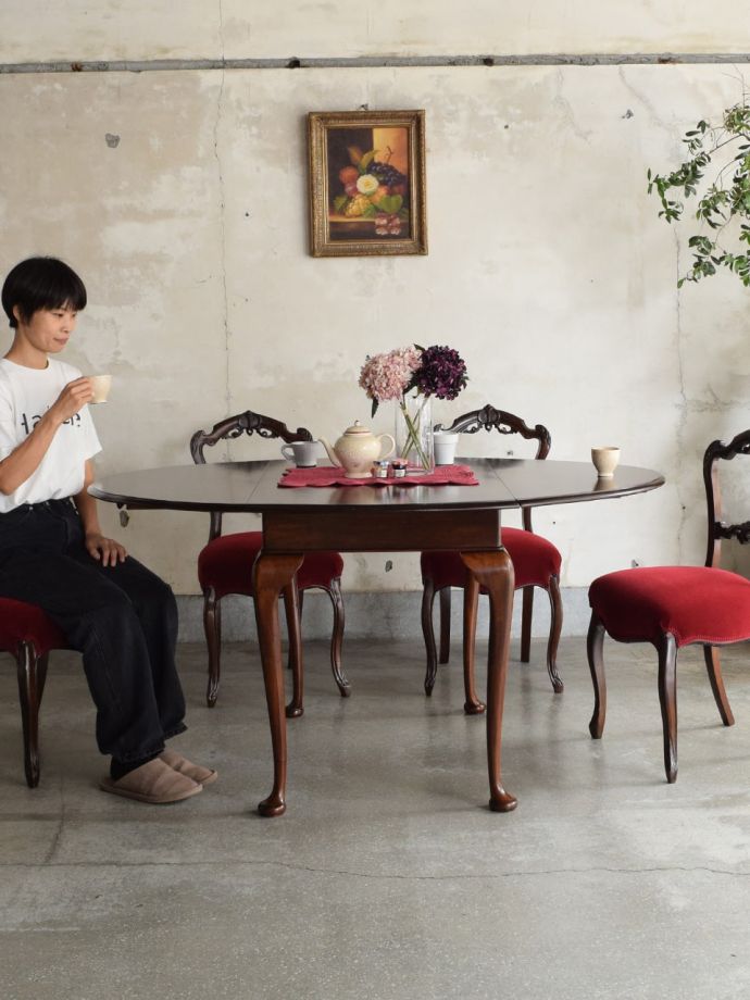 アンティークの伸長式テーブル