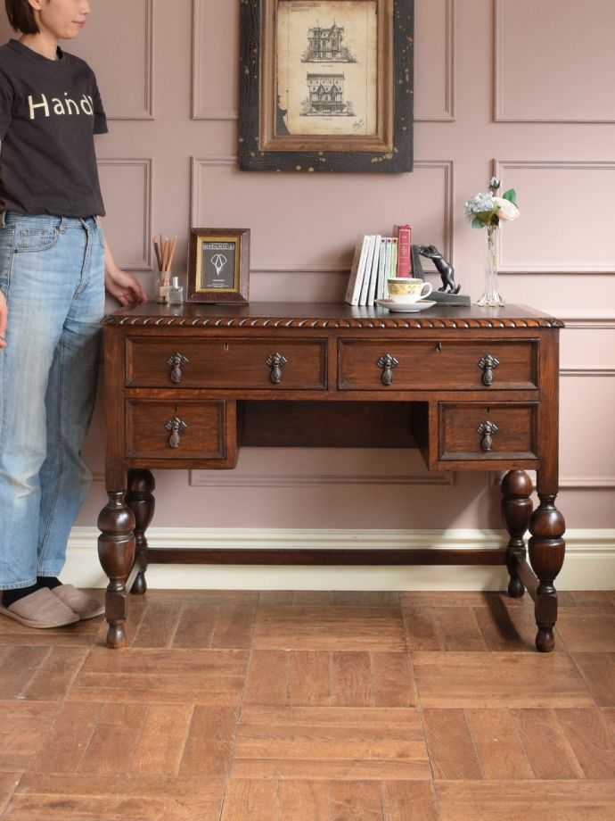 英国アンティークのデスク