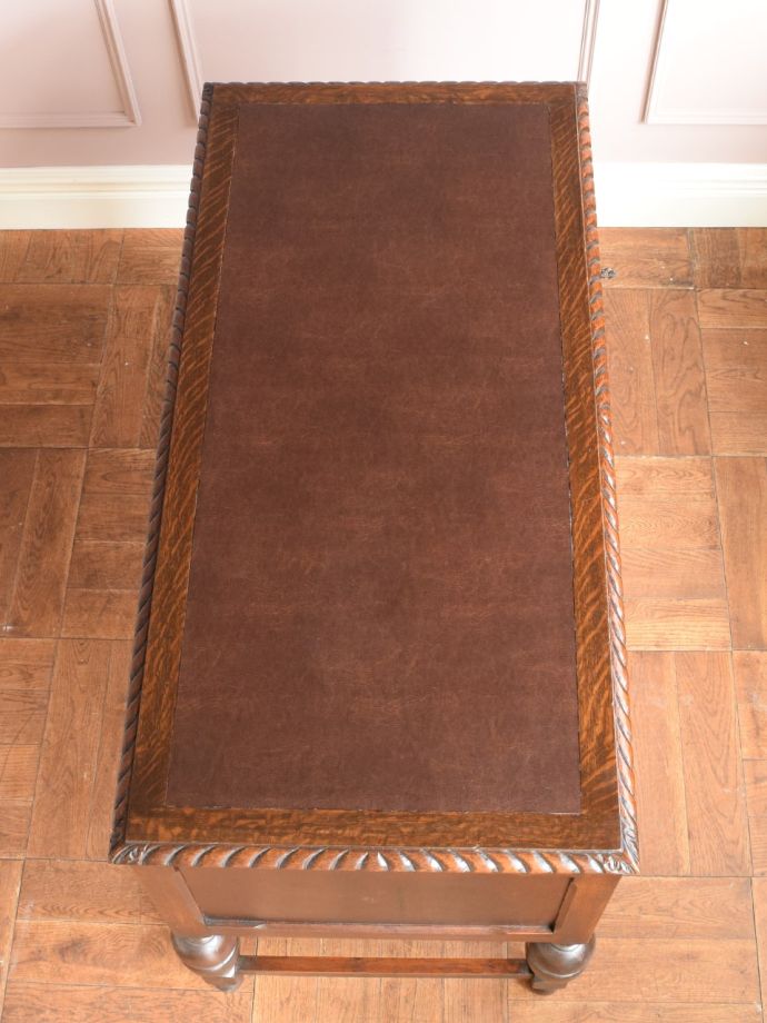 書斎机の美しい天板