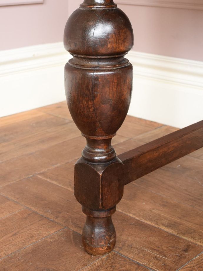 アンティークデスクの脚