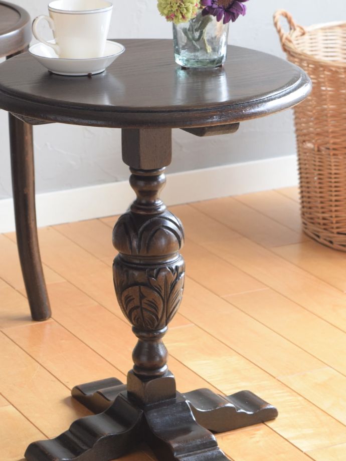 英国のアンティーク家具らしいデザイン