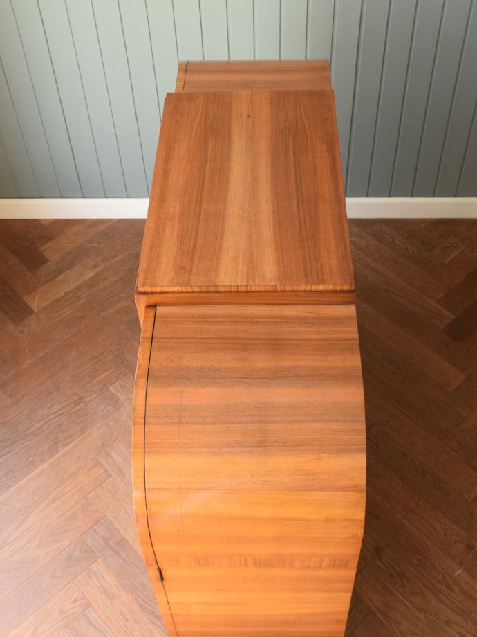 アンティークキャビネットの天板