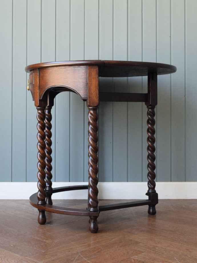 コンソールテーブルの後ろ姿