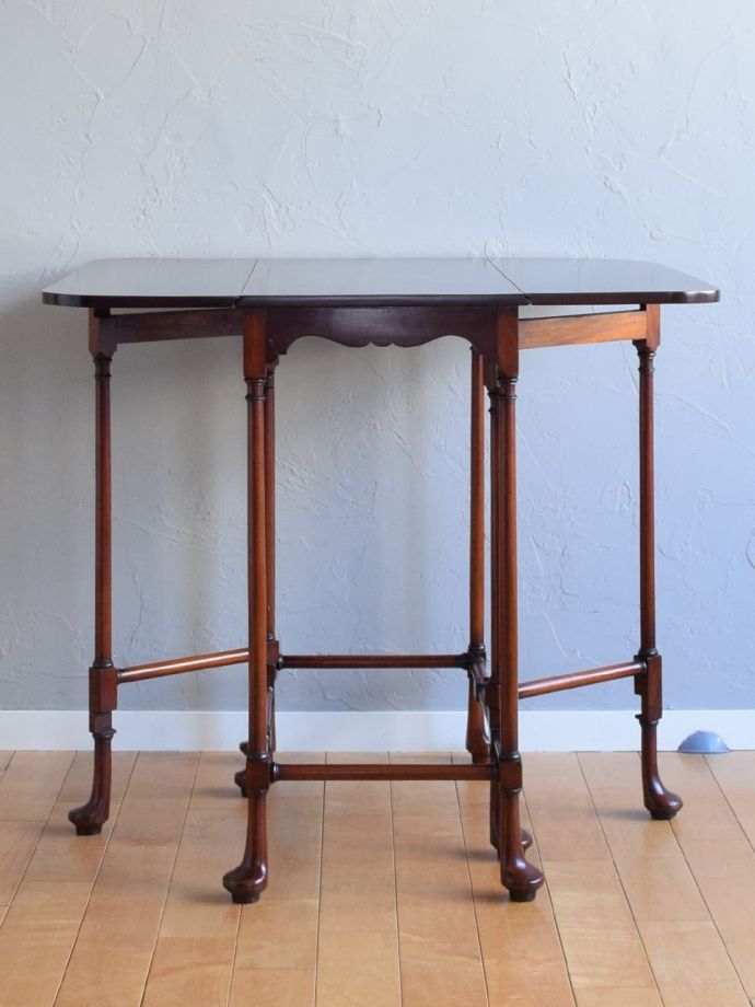 便利なゲートレッグテーブル