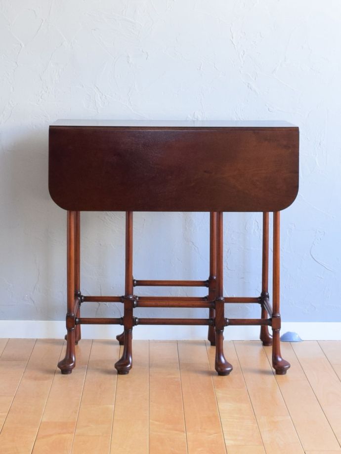 コンパクトに収納できるテーブル