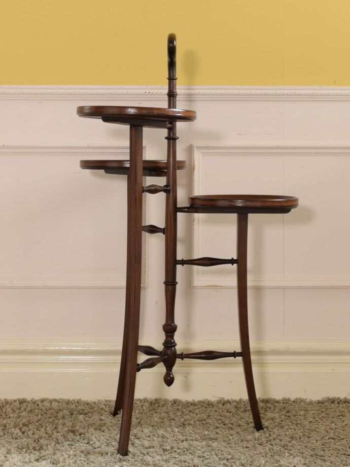 ケーキスタンドの側面