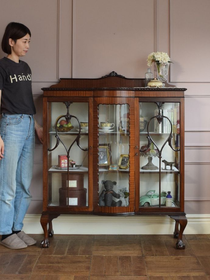 英国アンティークのキャビネット