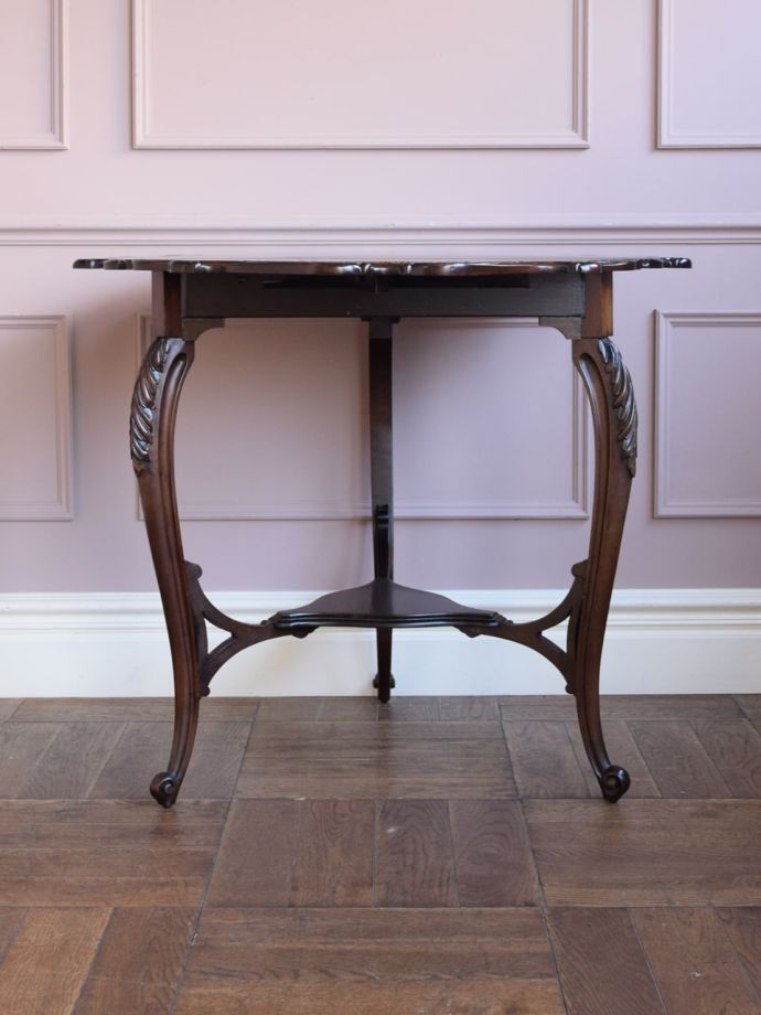 サイドテーブルの側面