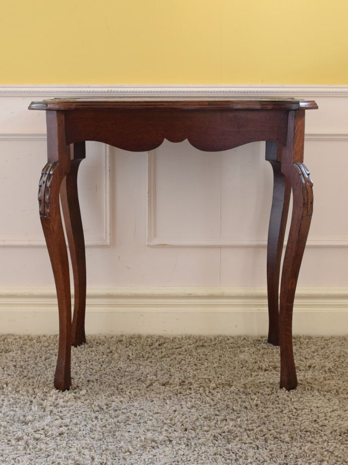 どこから見てもキレイなサイドテーブル