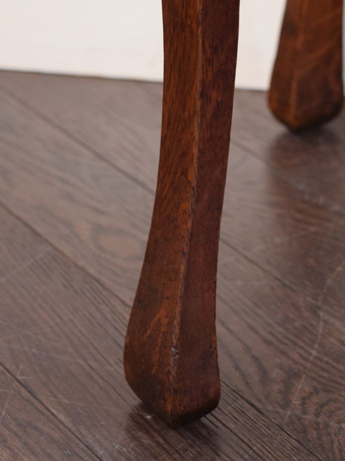 アンティークテーブルの脚
