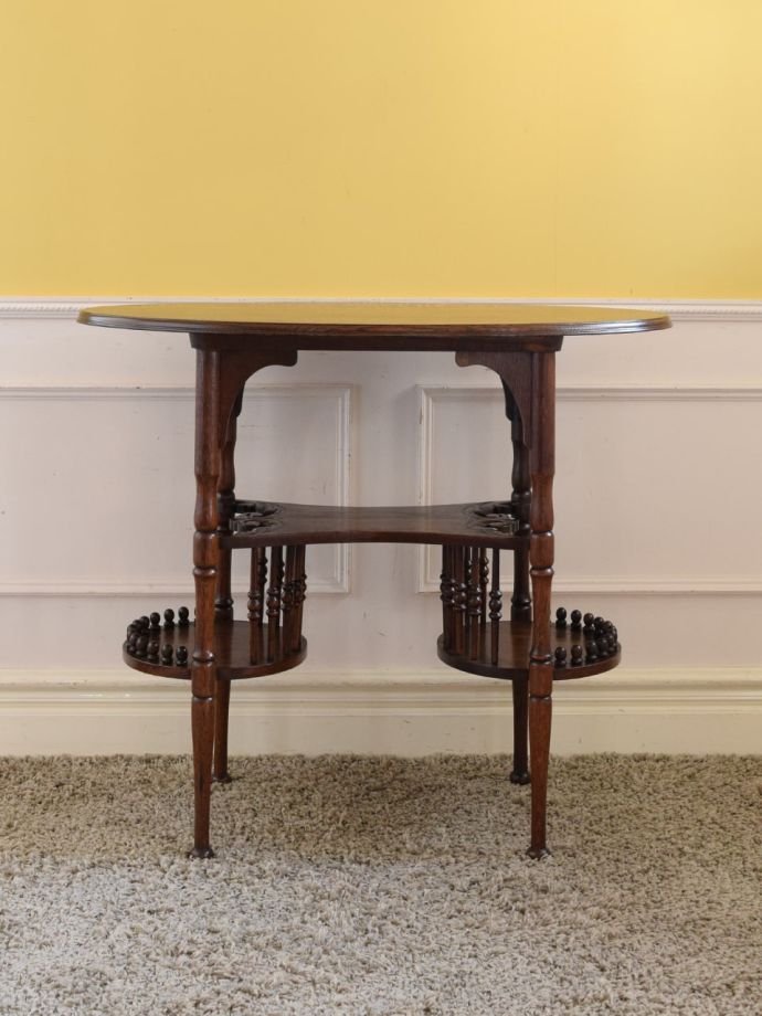 どこから見てもキレイなサイドテーブル