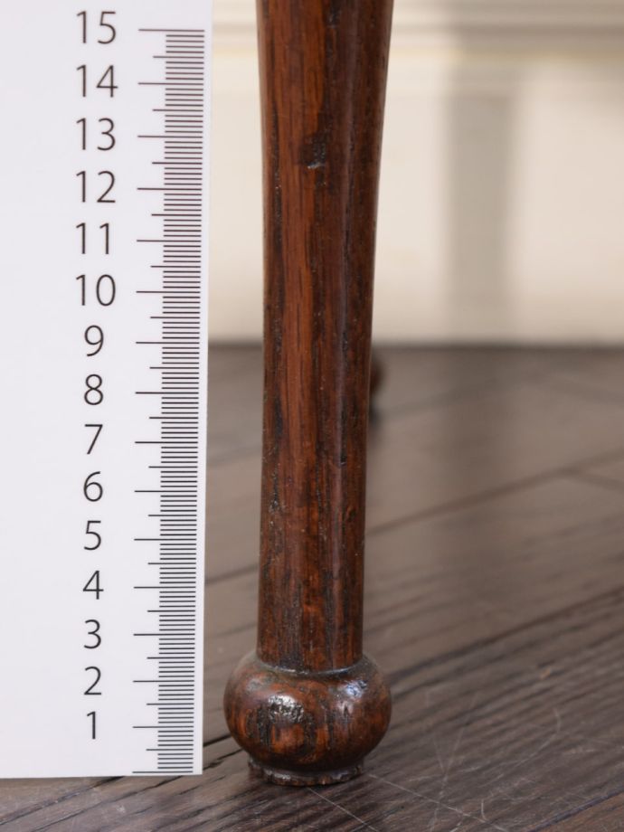 アンティークテーブルの脚