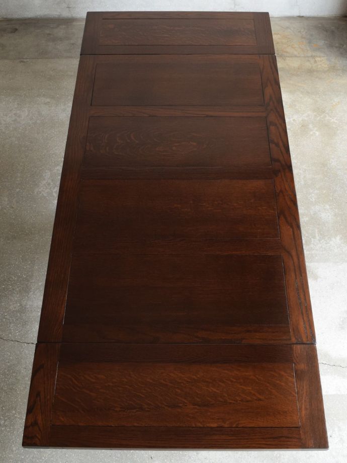 伸長式ダイニングテーブルの天板