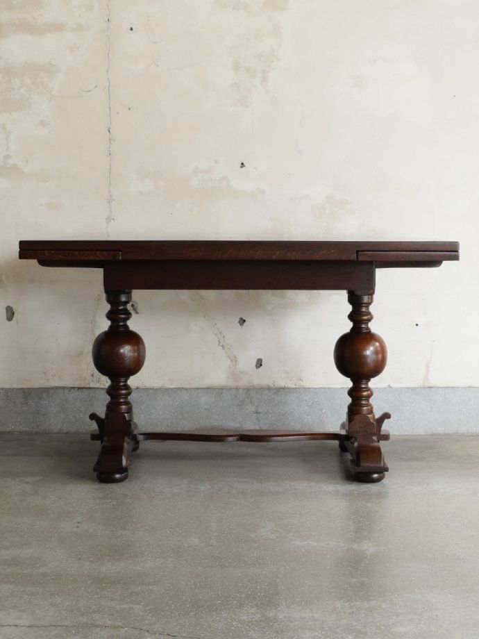 伸長式テーブルの側面