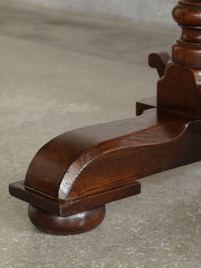 アンティークテーブルの脚