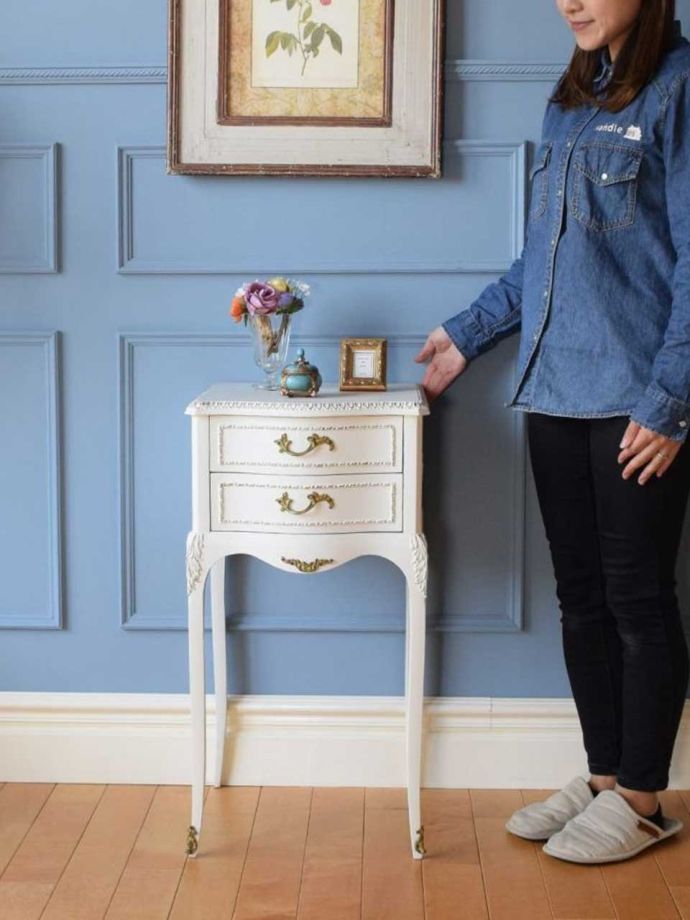 フランスのアンティークサイドチェスト