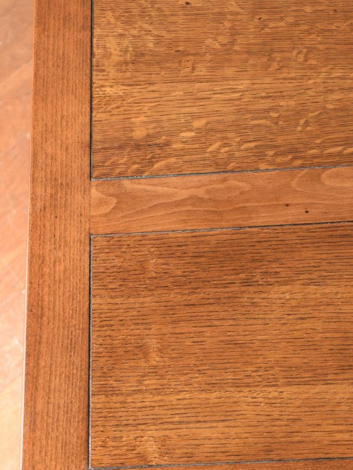 アンティークテーブルの木目