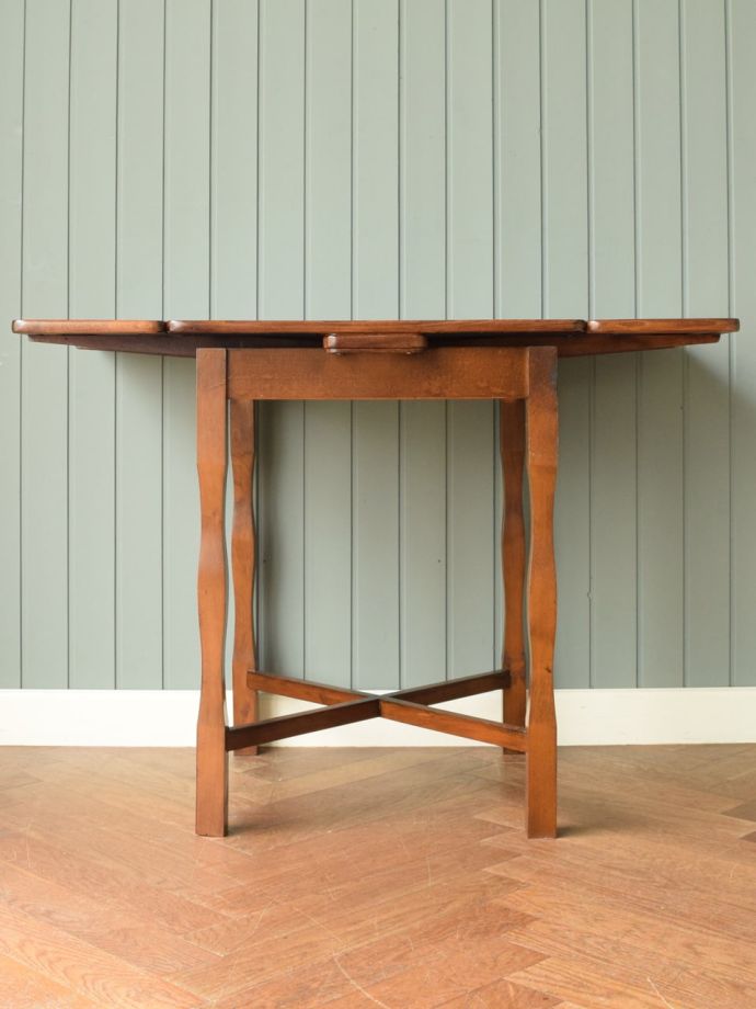 便利なドローリーフテーブル