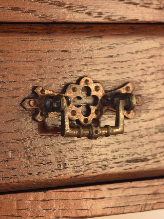 アンティーク家具の取っ手