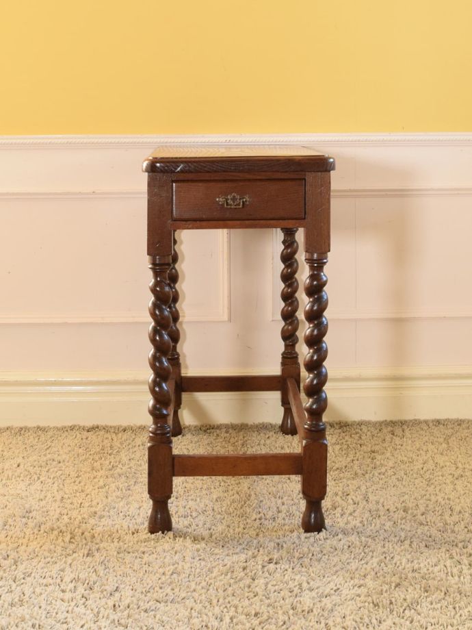 コンソールテーブルの側面