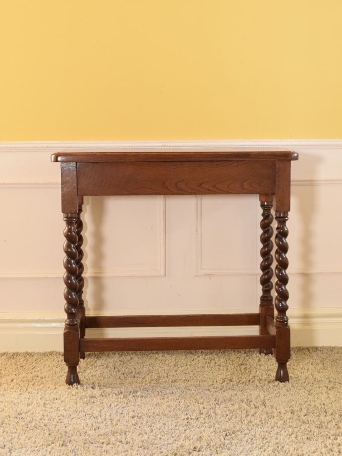 コンソールテーブルの後ろ姿