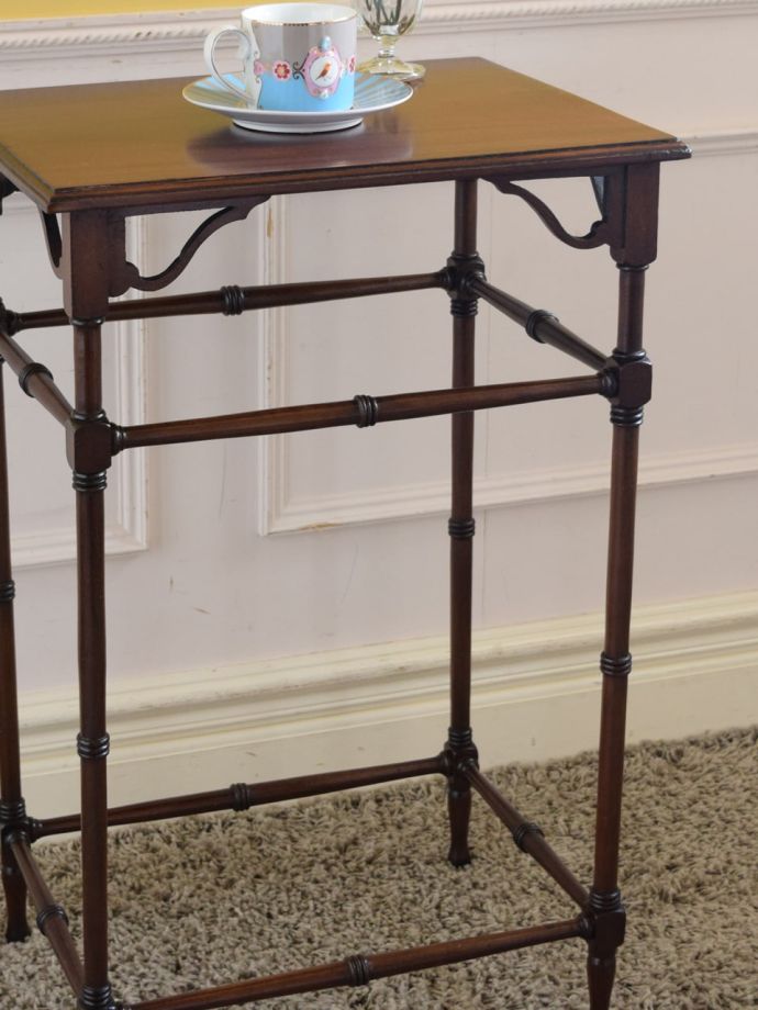 英国のアンティーク家具らしいデザイン