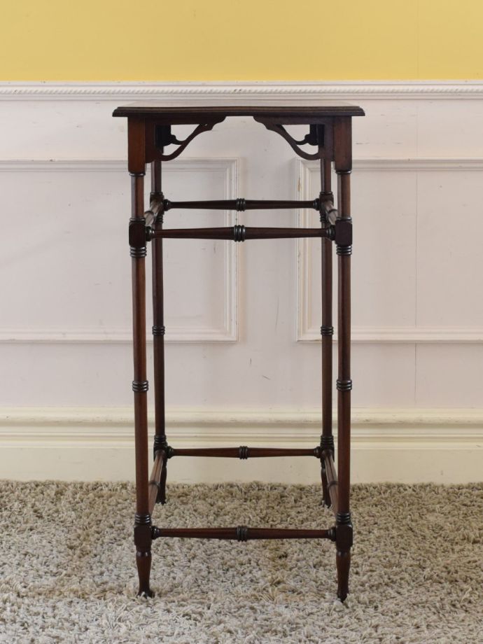 アンティーク家具の側面