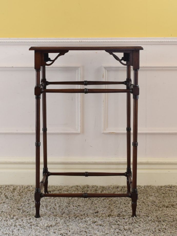 オケージョナルテーブルの側面