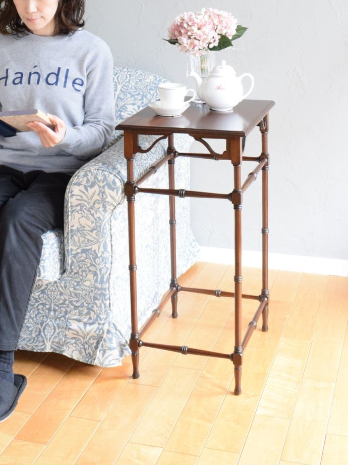 アンティークのオケージョナルテーブル